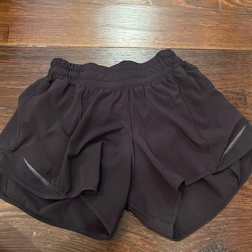 black lululemon hotty hot shorts size 2